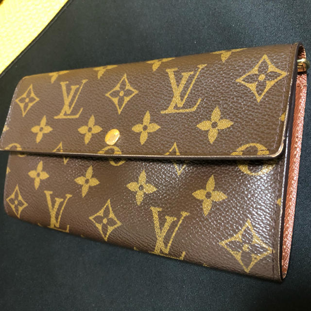 LOUIS VUITTON(ルイヴィトン)のルイヴィトン　ポルトフォイユ・サラ　モノグラム　長財布　カード入れ有り レディースのファッション小物(財布)の商品写真