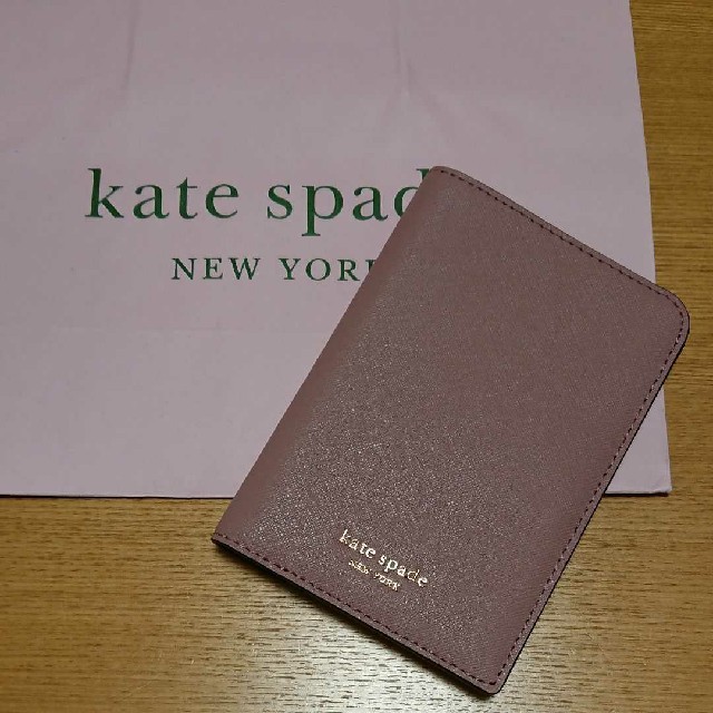 新品 ⭐ ケイトスペードニューヨーク パスポートケース