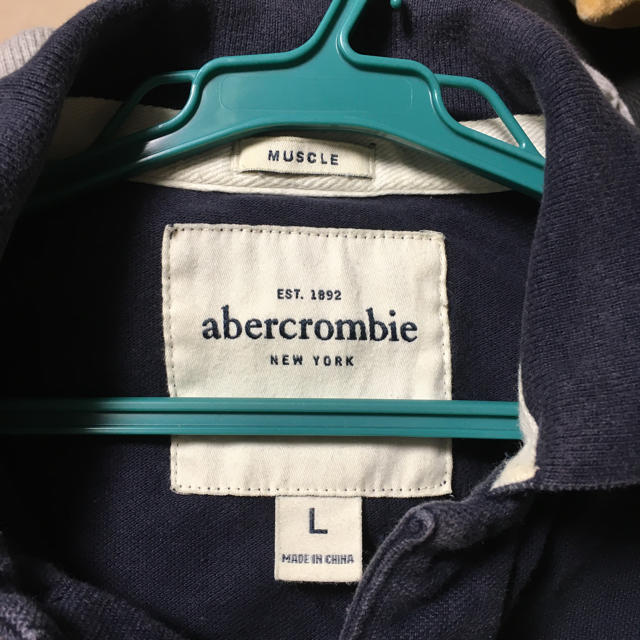 Abercrombie&Fitch(アバクロンビーアンドフィッチ)の専用　アバクロ　ポロシャツ　ネイビー メンズのトップス(ポロシャツ)の商品写真