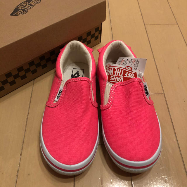 VANS(ヴァンズ)の新品　VANS スリッポン　19センチ キッズ/ベビー/マタニティのキッズ靴/シューズ(15cm~)(スリッポン)の商品写真