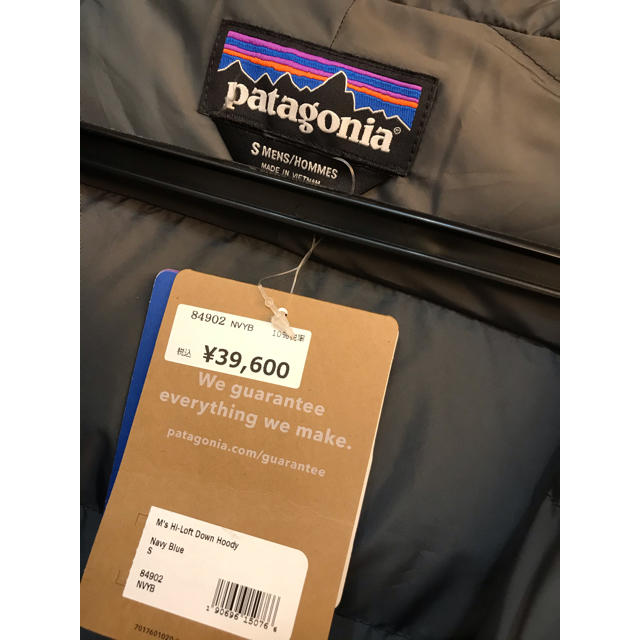 patagonia(パタゴニア)の【新品未使用】patagonia ハイロフトダウンフーディ　ネイビー　Sサイズ メンズのジャケット/アウター(ダウンジャケット)の商品写真