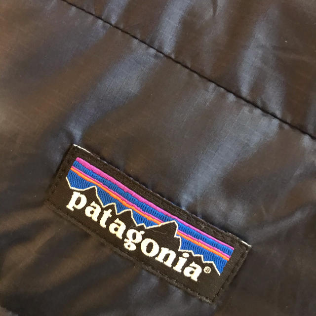 patagonia(パタゴニア)の【新品未使用】patagonia ハイロフトダウンフーディ　ネイビー　Sサイズ メンズのジャケット/アウター(ダウンジャケット)の商品写真