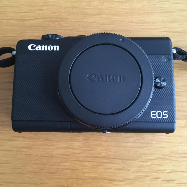 Canon EOS M100