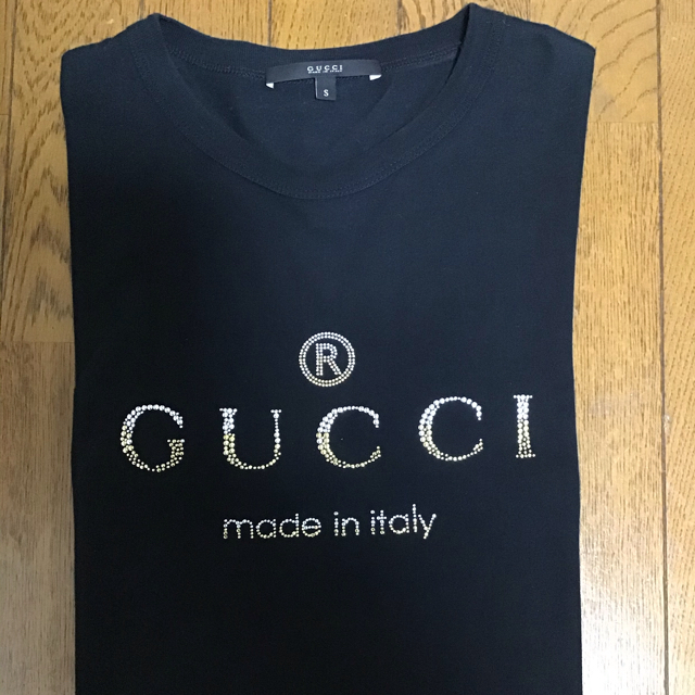 Gucci(グッチ)の最終値下げ✨GUCCI 激レア　メタルスタッズロゴ 正規品 メンズのトップス(Tシャツ/カットソー(半袖/袖なし))の商品写真