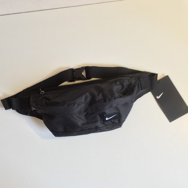 NIKE(ナイキ)の送料込 Nike ボディバッグ ナイキ ブラック 新品 90s 黒 ナイキ レディースのバッグ(ボディバッグ/ウエストポーチ)の商品写真