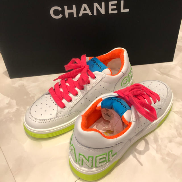 CHANEL - CHANEL♡完売必至！ネオンカラースニーカー 2020ss 希少 レア♡36の通販 by yma＊｜シャネルならラクマ