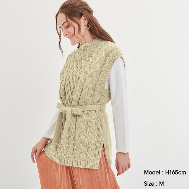 GU(ジーユー)のGU ケーブルニットベスト BEIGE XXL レディースのトップス(ニット/セーター)の商品写真