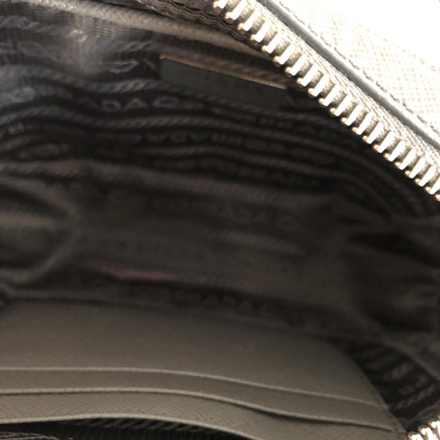PRADA(プラダ)のぺこり様　専用　プラダミニショルダーバッグ　ポシェット　斜めがけ レディースのバッグ(ショルダーバッグ)の商品写真