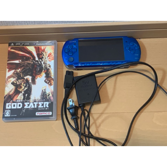 PlayStation Portable(プレイステーションポータブル)のPSP3000 PSP ブルー　充電器　ソフト　メモリースティック　付き エンタメ/ホビーのゲームソフト/ゲーム機本体(携帯用ゲーム機本体)の商品写真