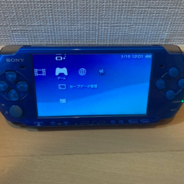 PlayStation Portable(プレイステーションポータブル)のPSP3000 PSP ブルー　充電器　ソフト　メモリースティック　付き エンタメ/ホビーのゲームソフト/ゲーム機本体(携帯用ゲーム機本体)の商品写真