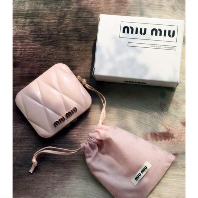 miumiu - 正規品miumiu ミュウミュウ香水のノベルティ ー ピンク ミラーの通販 by レイ ️｜ミュウミュウならラクマ