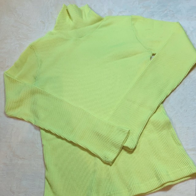 蛍光カラーのハイネック　イエロー レディースのトップス(ニット/セーター)の商品写真