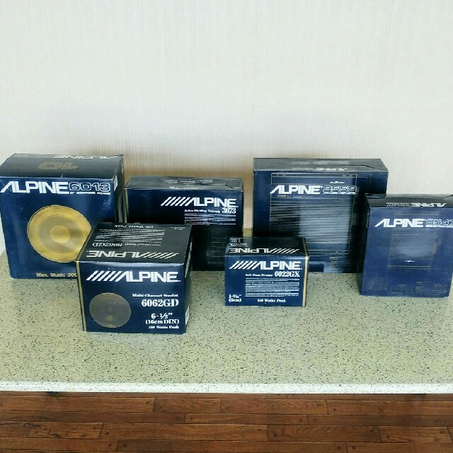 ALPINE　スピーカー　アンプ　ネットワーク　部品取りのジャンク品