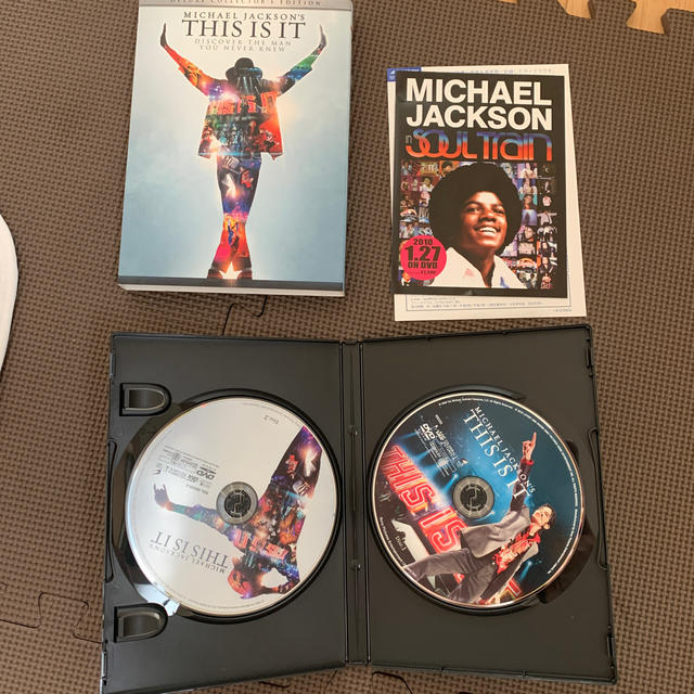 SONY(ソニー)のマイケル・ジャクソン　THIS　IS　IT　デラックス・コレクターズ・エディショ エンタメ/ホビーのDVD/ブルーレイ(舞台/ミュージカル)の商品写真