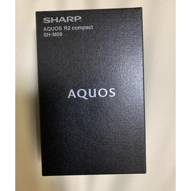 AQUOS(アクオス)の【新品未開封】AQUOS R2compact SH-M09 ディープホワイト スマホ/家電/カメラのスマートフォン/携帯電話(スマートフォン本体)の商品写真