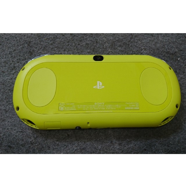 PlayStation Vita(プレイステーションヴィータ)の【画面傷なし&メモカ付】PS vita 2000 ホワイト/イエロー エンタメ/ホビーのゲームソフト/ゲーム機本体(携帯用ゲーム機本体)の商品写真