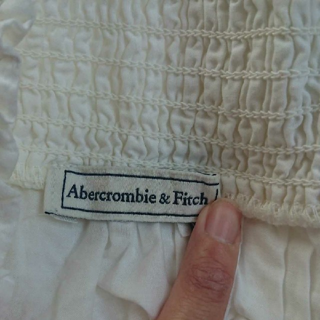 Abercrombie&Fitch(アバクロンビーアンドフィッチ)のアバクロ 白 ブラウス トップス Abercrombie&Fitch レディースのトップス(Tシャツ(半袖/袖なし))の商品写真