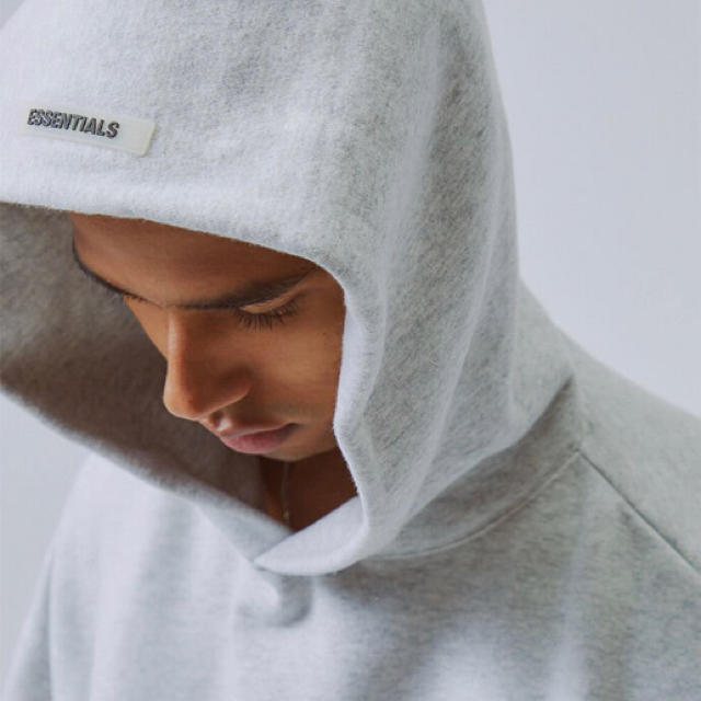 FEAR OF GOD(フィアオブゴッド)のFOG ESSENTIALS / Pullover Hoodie グレー M メンズのトップス(パーカー)の商品写真