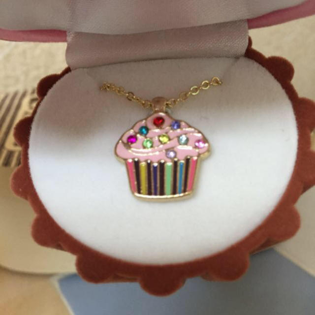 NADIA(ナディア)のカップケーキネックレス♡ レディースのアクセサリー(ネックレス)の商品写真