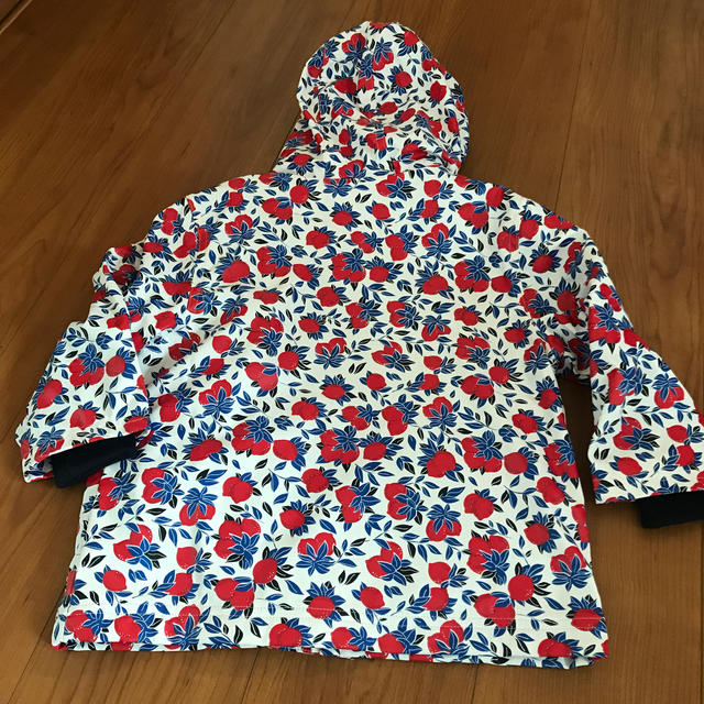 PETIT BATEAU(プチバトー)のプチバトー　イチゴ総柄ヨットパーカー　サイズ3ans/94cm キッズ/ベビー/マタニティのキッズ服女の子用(90cm~)(その他)の商品写真