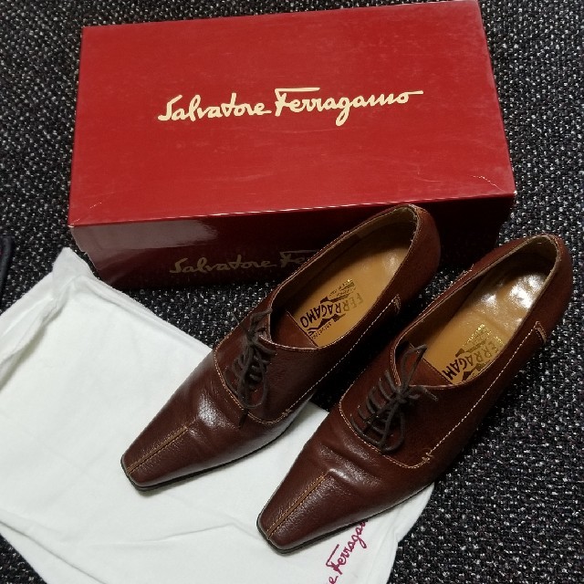 Salvatore Ferragamo(サルヴァトーレフェラガモ)のサルバトーレフェラガモ7cmヒール茶色 レディースの靴/シューズ(ブーティ)の商品写真