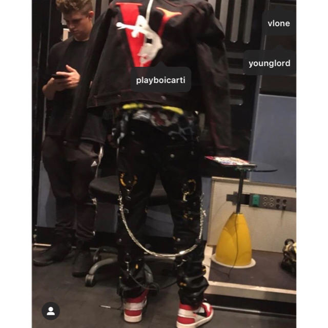 Supreme(シュプリーム)のvlone カーゴパンツ playboi carti着用 メンズのパンツ(ワークパンツ/カーゴパンツ)の商品写真