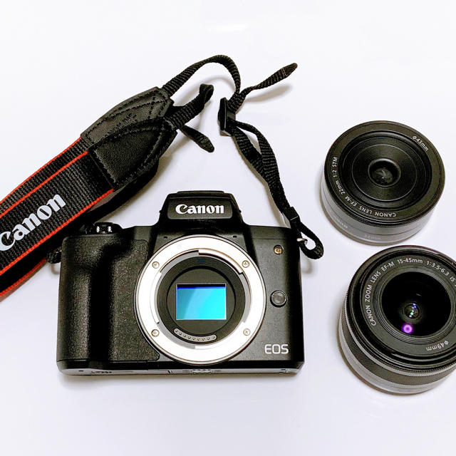 Canon(キヤノン)の2/8まで　Canon EOS Kiss M ダブルレンズキット  スマホ/家電/カメラのカメラ(ミラーレス一眼)の商品写真