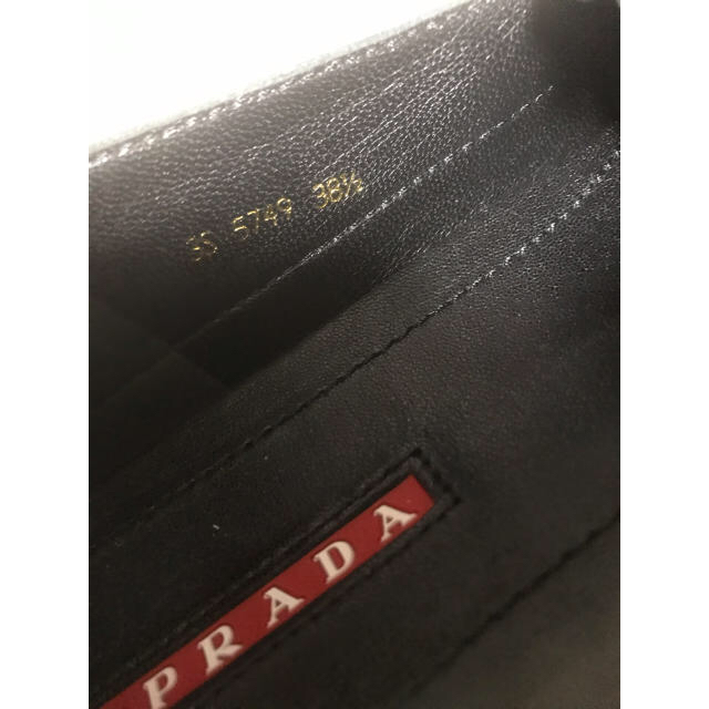 PRADA(プラダ)のPRADAレディース　黒　スリッポン レディースの靴/シューズ(スニーカー)の商品写真