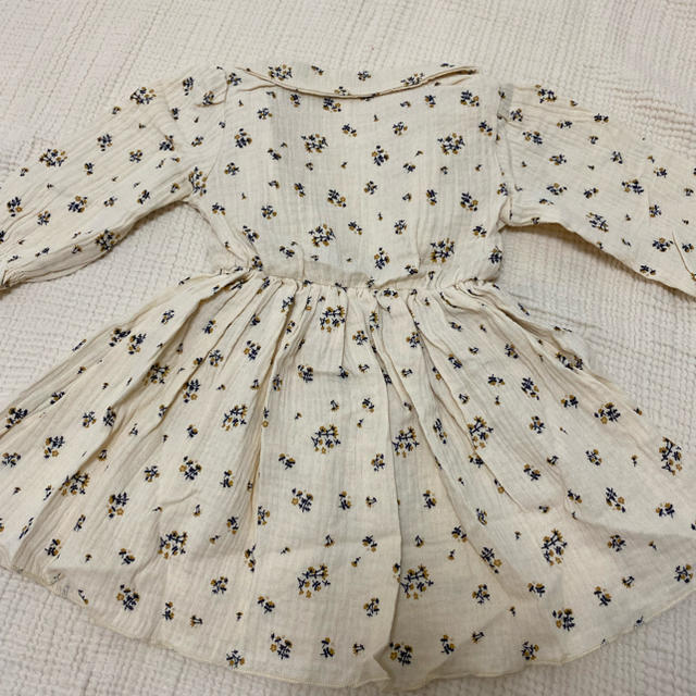 海外ベビー服　花柄ワンピース キッズ/ベビー/マタニティのキッズ服女の子用(90cm~)(ワンピース)の商品写真