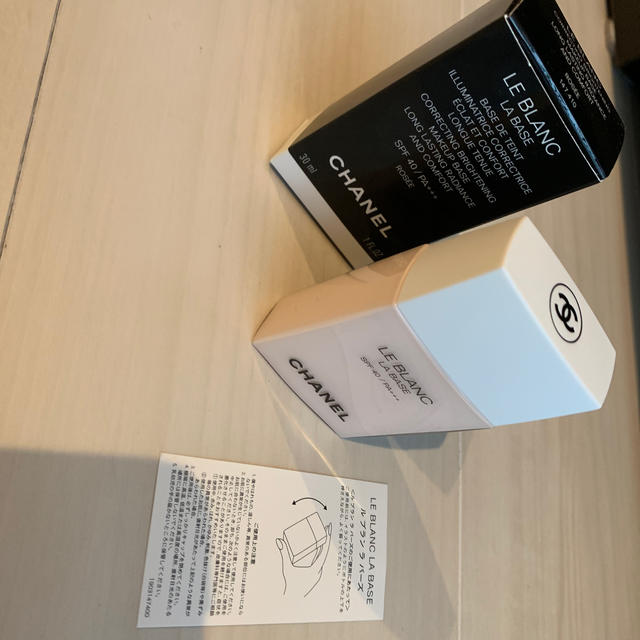 CHANEL(シャネル)のCHANEL ル ブラン ラ バーズ  ロゼ SPF40/PA＋＋＋ ベース コスメ/美容のベースメイク/化粧品(化粧下地)の商品写真