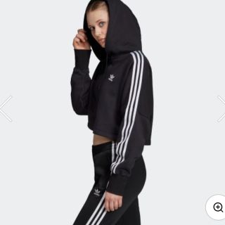 アディダス(adidas)のアディダス　レディースクロップド丈パーカー♥(パーカー)