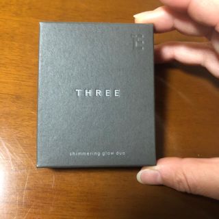 スリー(THREE)のTHREE　シマリンググローデュオ01 美品(フェイスカラー)