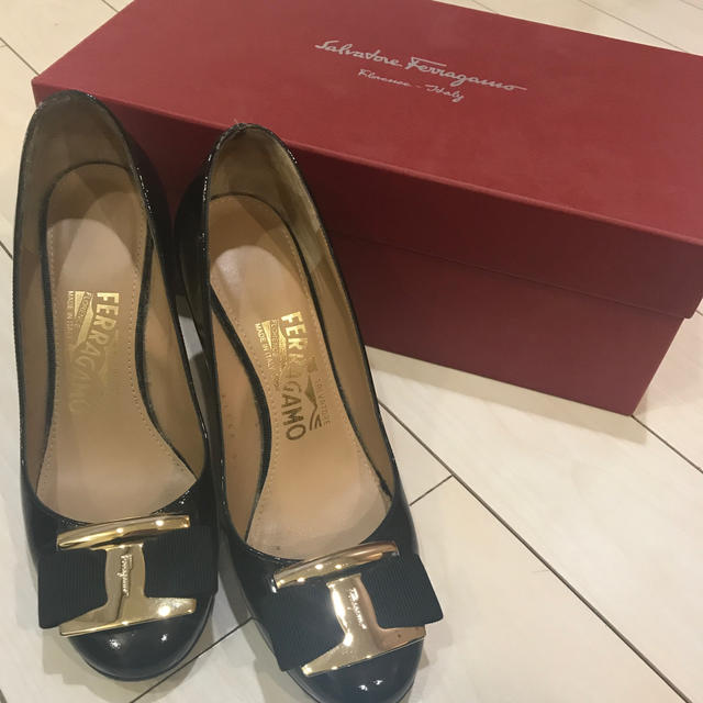 Ferragamoパンプス