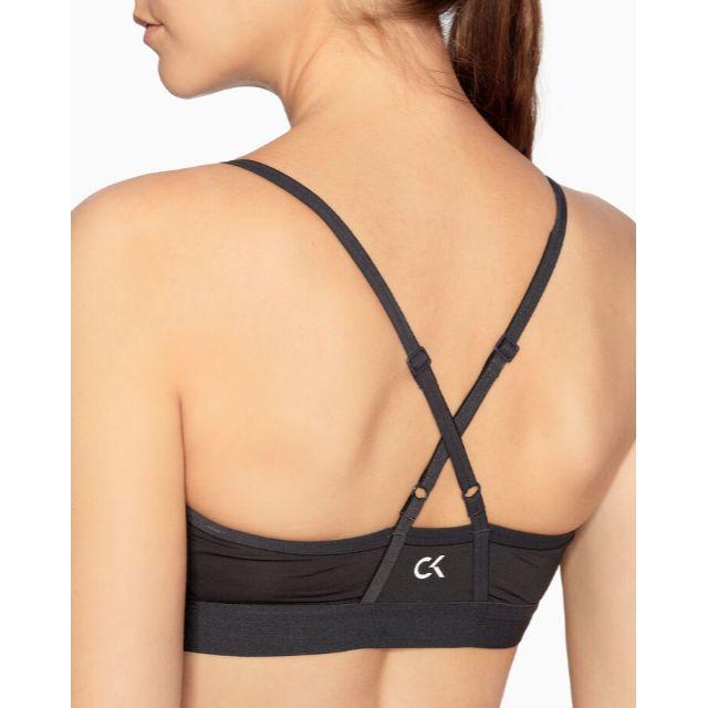 Calvin Klein(カルバンクライン)のカルバンクライン ロゴ スポーツ ブラ クロスバック ブラトップ グレー M レディースの下着/アンダーウェア(ブラ)の商品写真