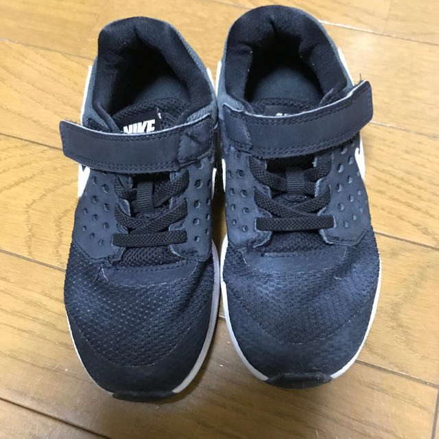 NIKE(ナイキ)のナイキ17.5センチ中古 キッズ/ベビー/マタニティのキッズ靴/シューズ(15cm~)(スニーカー)の商品写真