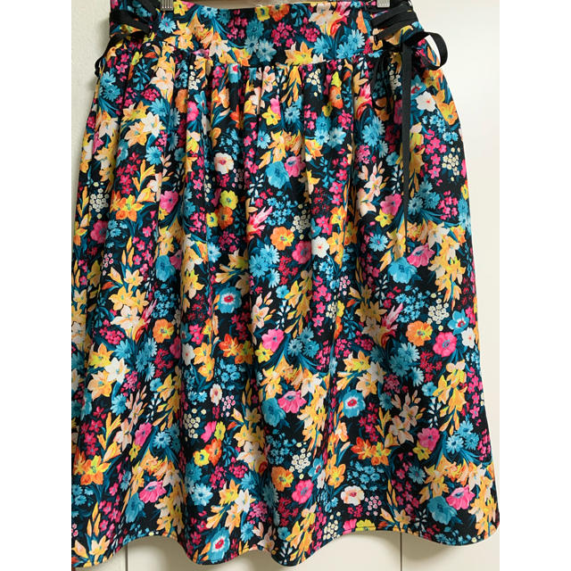 Rose Tiara(ローズティアラ)のリリールル　花柄スカート　大きいサイズ レディースのスカート(ひざ丈スカート)の商品写真