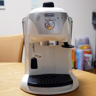 デロンギ(DeLonghi)のデロンギ エスプレッソ・カプチーノメーカー EC221W(エスプレッソマシン)