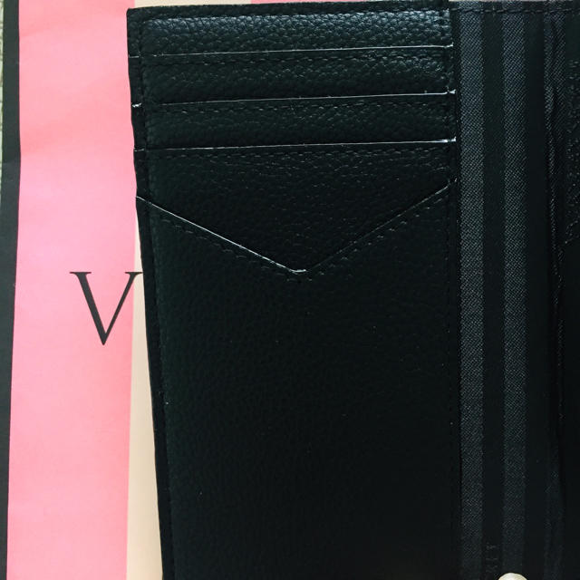 Victoria's Secret(ヴィクトリアズシークレット)のヴィクトリアシークレット パスポートケース レディースのファッション小物(その他)の商品写真