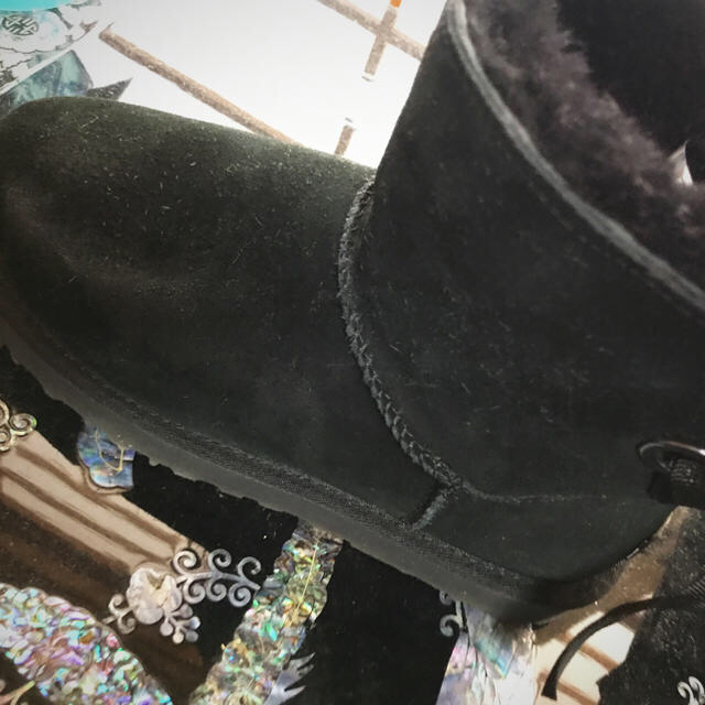UGG(アグ)の新品 UGG ロゴリボンブーツ完売品 ベイリーボウショートブーツ ムートン レディースの靴/シューズ(ブーツ)の商品写真
