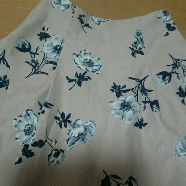Noela(ノエラ)のNoela花柄スカート♪ レディースのスカート(ひざ丈スカート)の商品写真