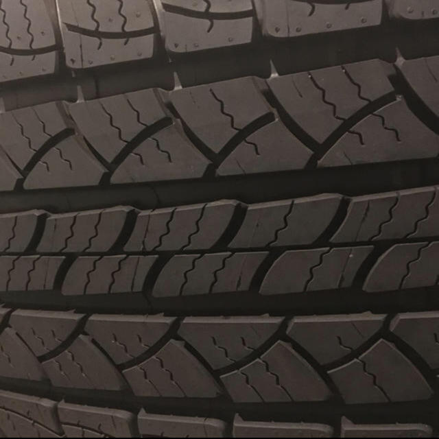 プラド純正タイヤ　新車外し　265/65 R17 150後期 自動車/バイクの自動車(タイヤ)の商品写真