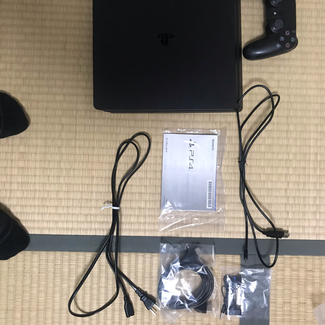 PlayStation4(プレイステーション4)のSONY PlayStation4 本体 CUH-2100AB01 エンタメ/ホビーのゲームソフト/ゲーム機本体(家庭用ゲーム機本体)の商品写真