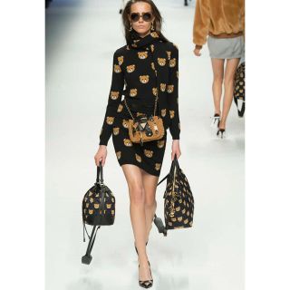 モスキーノ(MOSCHINO)の限定価格モスキーノ希少ベアちゃんキルティングバッグ(ボストンバッグ)