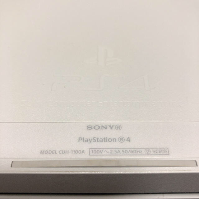 SONY(ソニー)のPlayStation®4 グレイシャー・ホワイト 500GB CUH-110… エンタメ/ホビーのゲームソフト/ゲーム機本体(家庭用ゲーム機本体)の商品写真