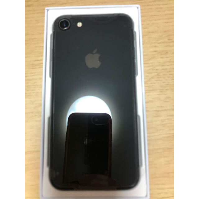 iPhone(アイフォーン)の新品交換品　SIMフリー　iPhone8 スペースグレイ64GB  スマホ/家電/カメラのスマートフォン/携帯電話(携帯電話本体)の商品写真