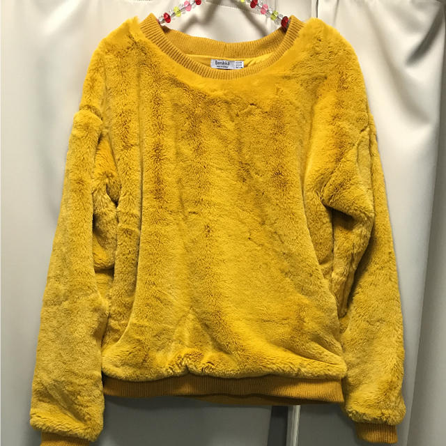 Bershka(ベルシュカ)のベルシュカ マスタードトレーナー レディースのトップス(トレーナー/スウェット)の商品写真