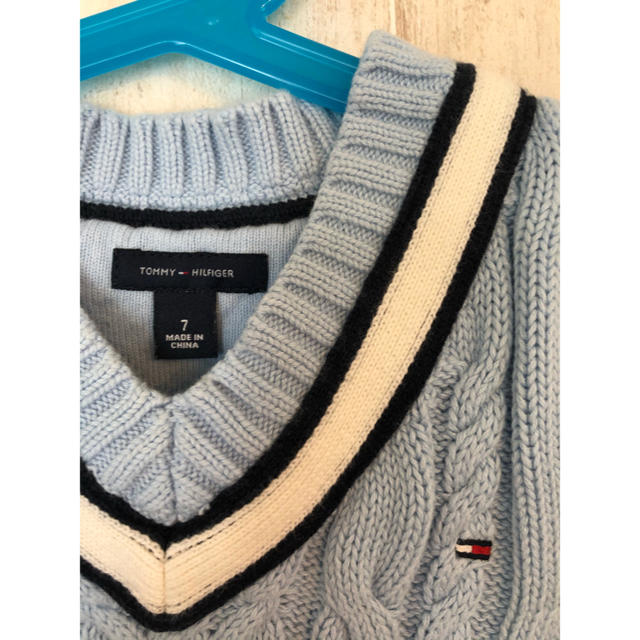 TOMMY HILFIGER(トミーヒルフィガー)のベスト　 キッズ/ベビー/マタニティのキッズ服男の子用(90cm~)(その他)の商品写真