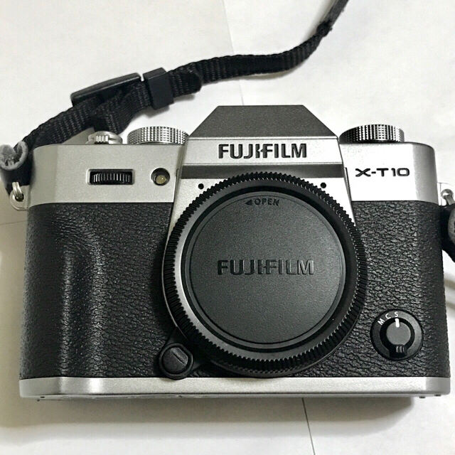 【オマケ付】FUJIFILM X-T10 ボディ　シルバー＋予備バッテリー 1