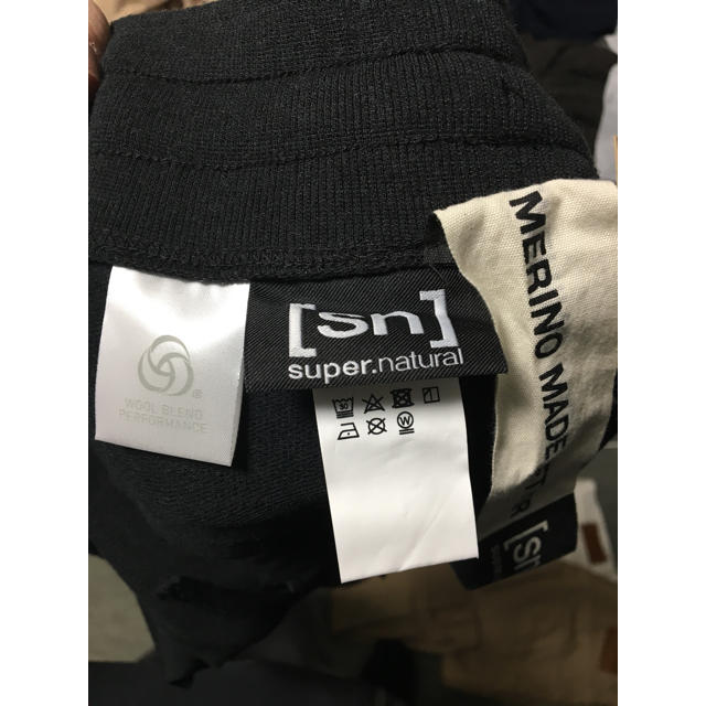 lululemon(ルルレモン)のsuper natural ヨガパンツ新品未使用　emmi レディースのパンツ(カジュアルパンツ)の商品写真