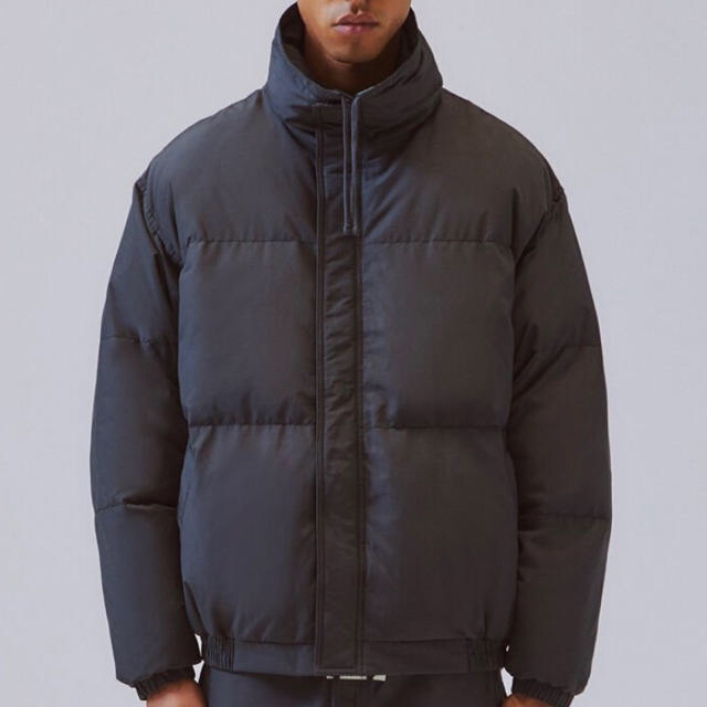 FEAR OF GOD(フィアオブゴッド)の即納 XSサイズ FOG  Essentials Puffer Jacket 黒 メンズのジャケット/アウター(ダウンジャケット)の商品写真